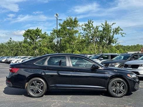 Used 2022 Volkswagen Jetta SE FWD image 6