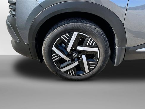 Used 2025 Nissan Kicks SV FWD image 2