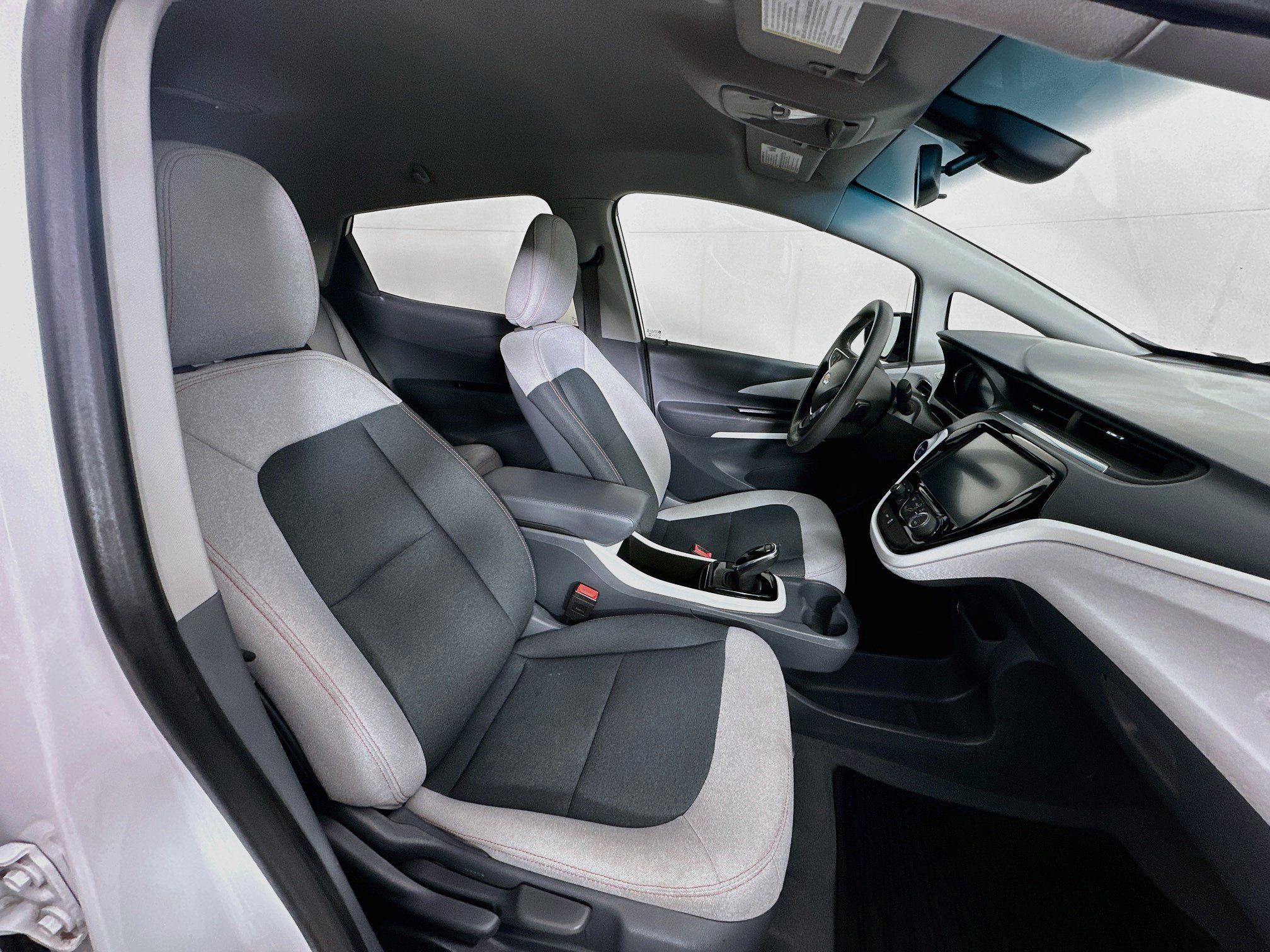Used 2020 Chevrolet Bolt LT FWD image 28