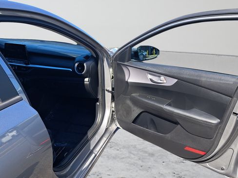 Used 2024 Kia Forte LXS w/ LXS Technology Package FWD image 15