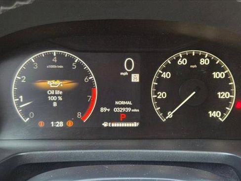 Used 2025 Honda Pilot Touring image 11