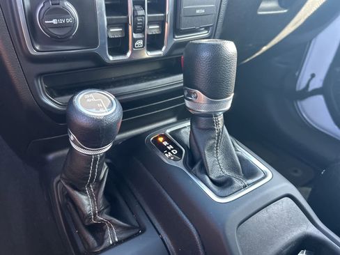 Used 2022 Jeep Wrangler Unlimited Sahara image 58