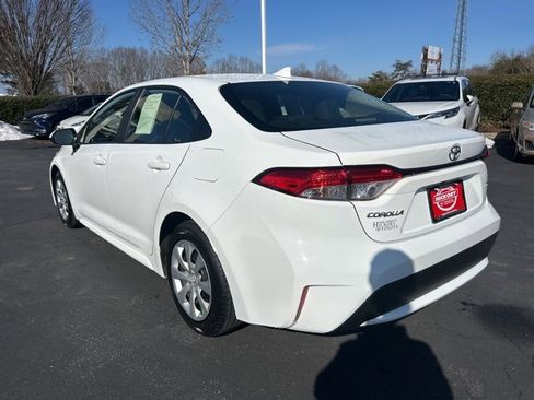 Used 2022 Toyota Corolla LE image 7