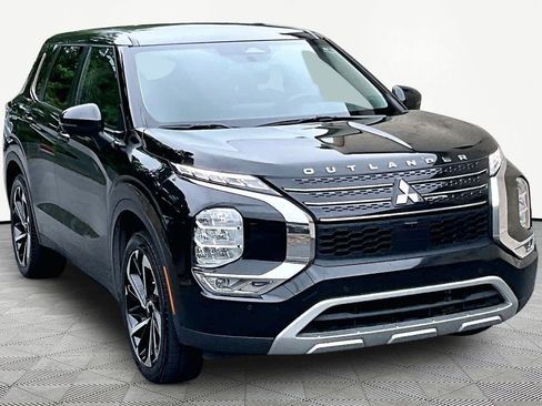 Used 2022 Mitsubishi Outlander SE FWD image 3