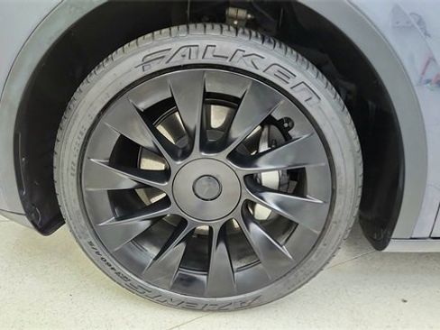 Used 2021 Tesla Model Y Long Range image 62