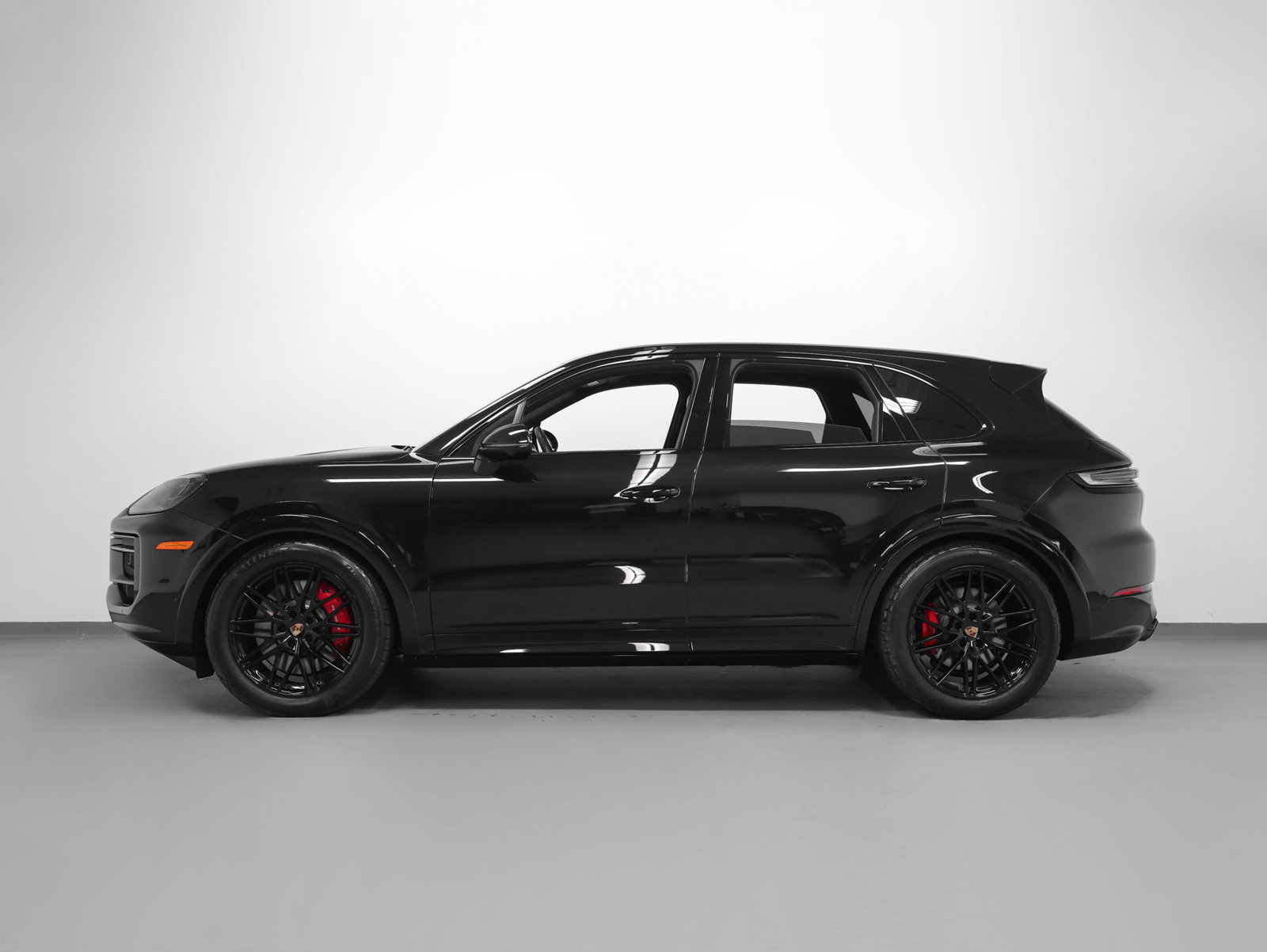 Certified 2026 Porsche Cayenne GTS AWD/4WD image 2