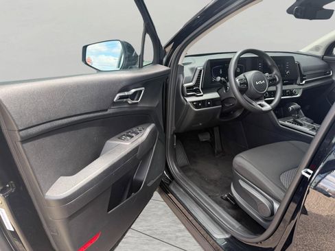 Used 2025 Kia Sportage LX image 19