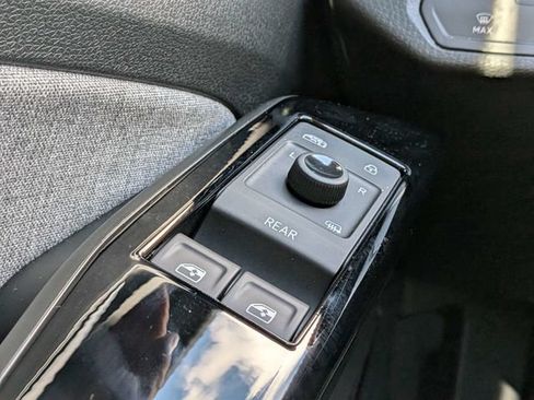 Used 2025 Volkswagen ID.4 Pro RWD image 25