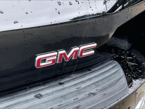 Used 2025 GMC Yukon XL Denali AWD/4WD image 10