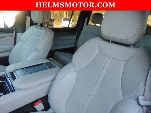 Certified 2025 Jeep Wagoneer 4WD image 34