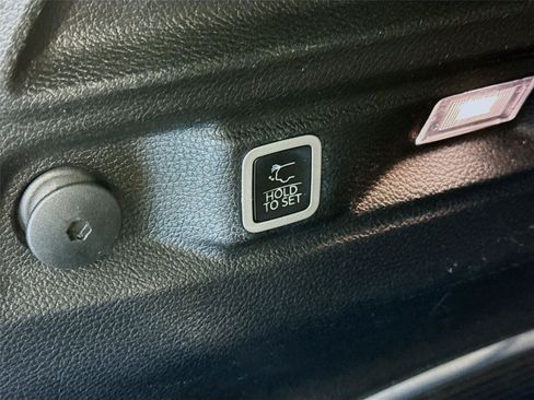 Used 2021 Jeep Grand Cherokee L Limited RWD image 6