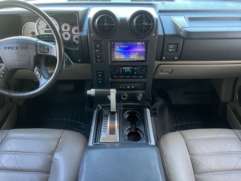 Used 2003 HUMMER H2 w/ Preferred Equipment Group AWD/4WD image 32