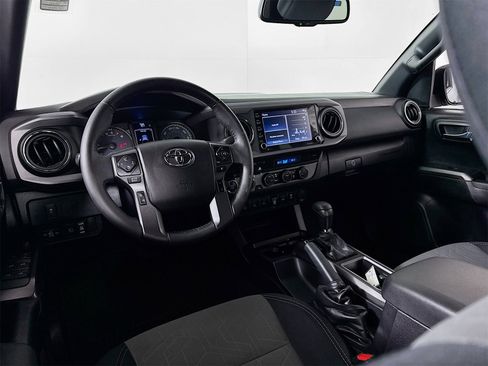 Used 2021 Toyota Tacoma TRD Sport image 18