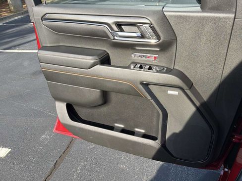 Used 2024 GMC Sierra 1500 AT4 w/ Technology Package AWD/4WD image 17