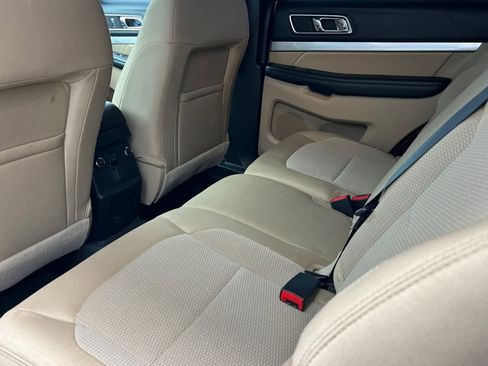 Used 2016 Ford Explorer XLT w/ Equipment Group 201A image 5