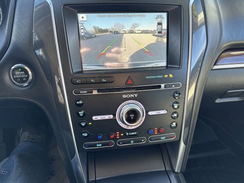 Used 2018 Ford Explorer Platinum image 15
