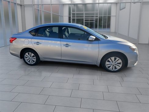 Used 2019 Nissan Sentra S image 9