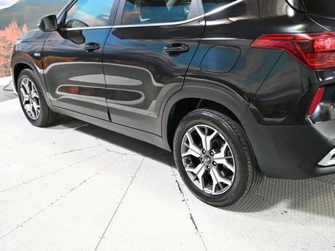 Used 2021 Kia Seltos EX AWD/4WD image 7