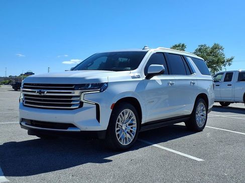 Used 2024 Chevrolet Tahoe High Country AWD/4WD image 3