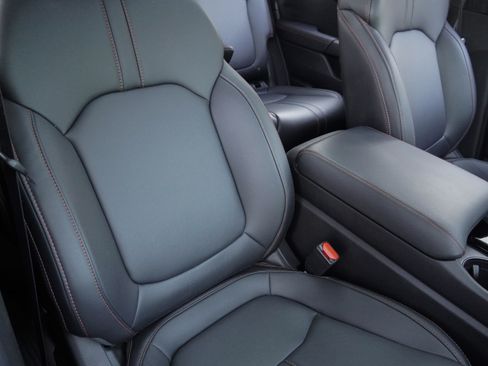 Used 2025 Honda Pilot TrailSport image 13