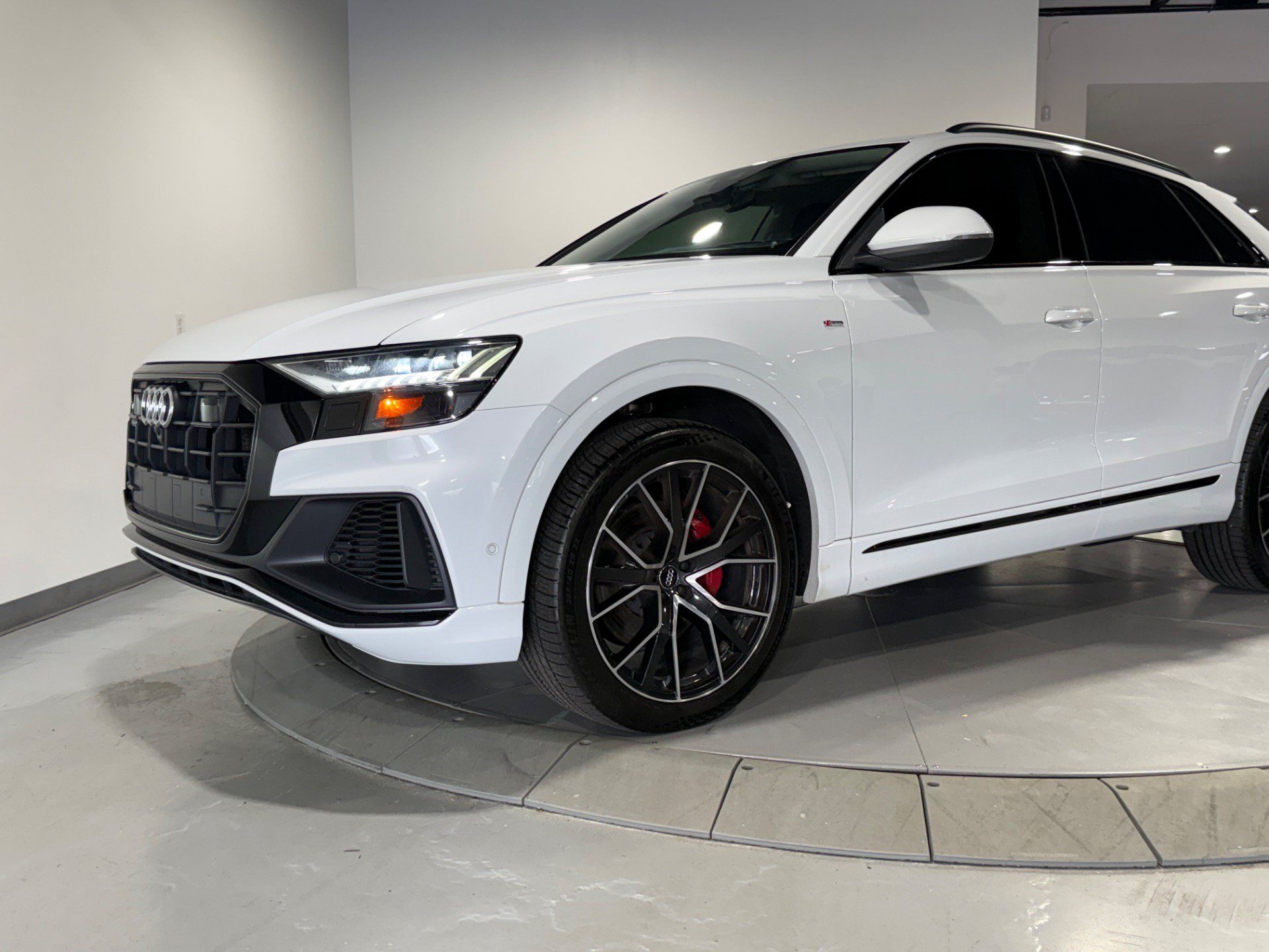 Used 2019 Audi Q8 Prestige w/ Luxury Package AWD/4WD image 13