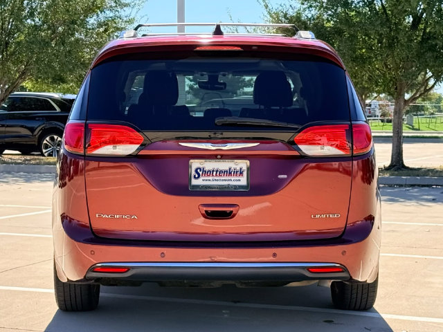 Used 2018 Chrysler Pacifica Limited FWD image 16