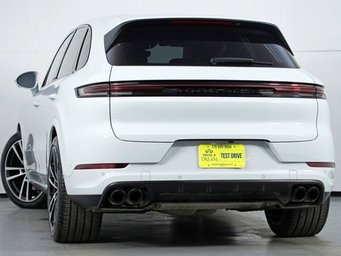 Used 2024 Porsche Cayenne S w/ Premium Package Plus image 6