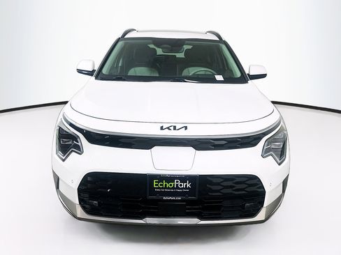 Used 2023 Kia Niro Wave FWD image 2