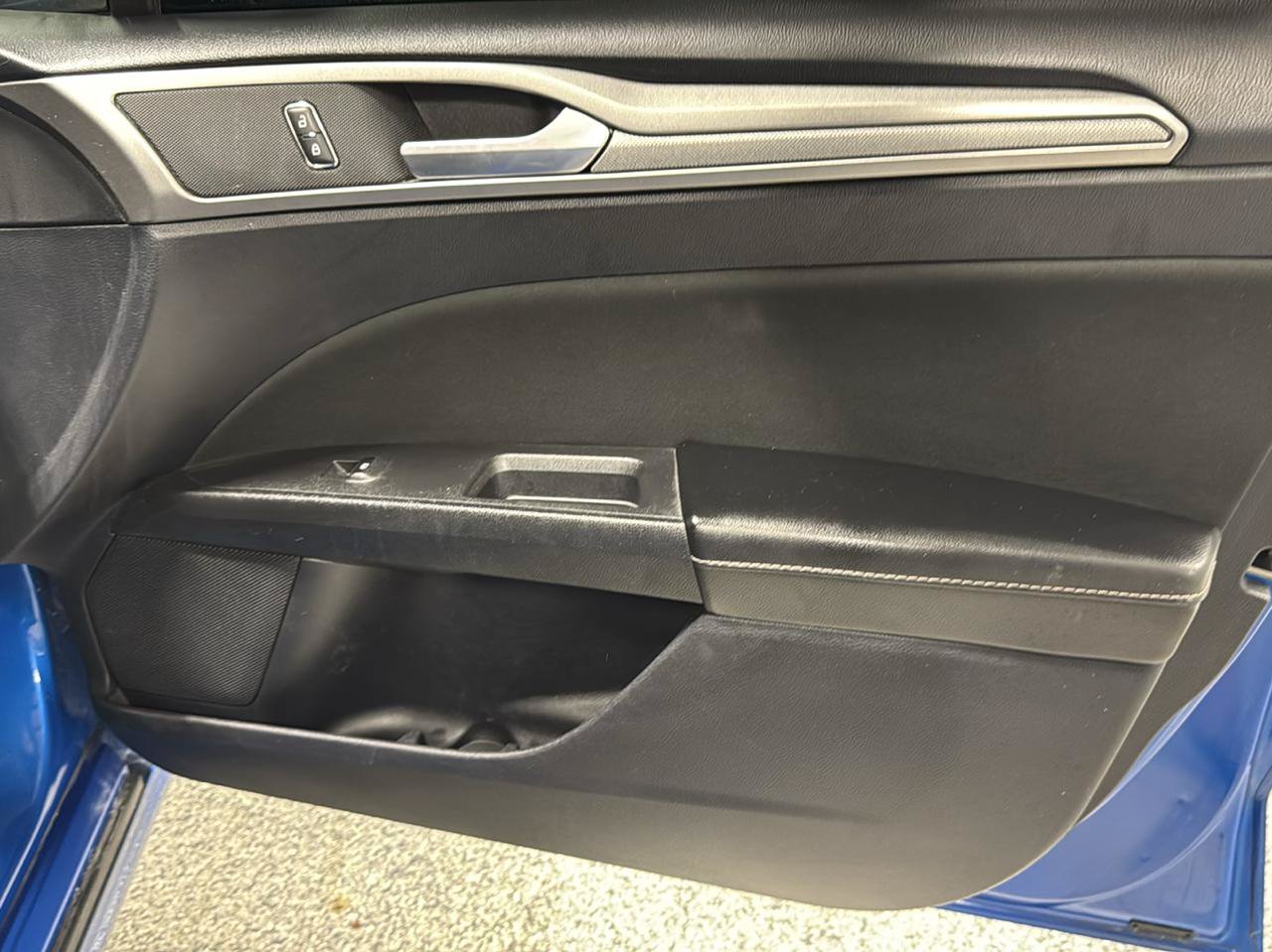 Used 2020 Ford Fusion SE FWD image 11