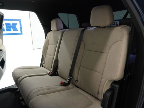 Used 2023 Chevrolet Traverse LS image 32