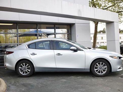 Used 2021 MAZDA MAZDA3 Sedan FWD image 4
