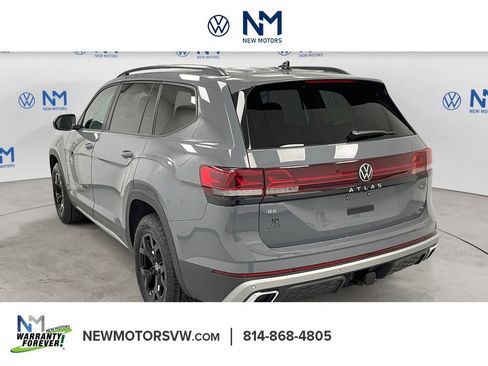 New 2026 Volkswagen Atlas Peak Edition image 3