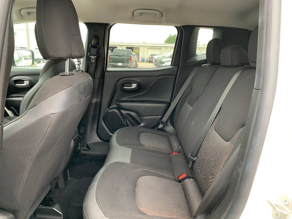 Used 2023 Jeep Renegade Latitude AWD/4WD image 17