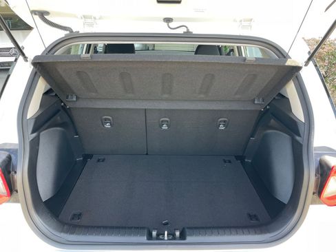 Used 2025 Hyundai Venue SEL image 32