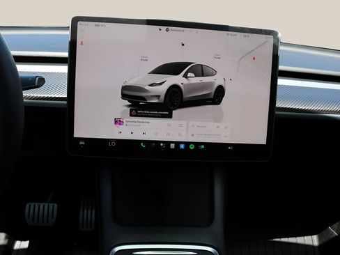 Used 2025 Tesla Model Y Performance AWD/4WD image 24