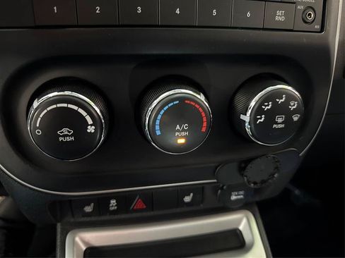 Used 2014 Jeep Compass Latitude w/ Sun/Sound Group AWD/4WD image 25
