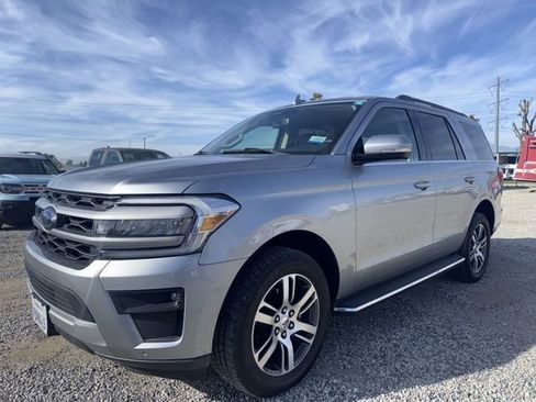 Used 2022 Ford Expedition XLT image 1