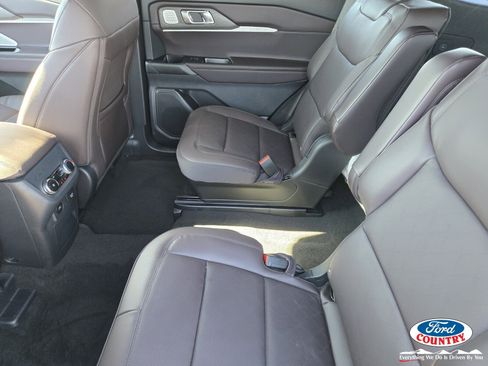 New 2026 Ford Explorer Platinum image 7