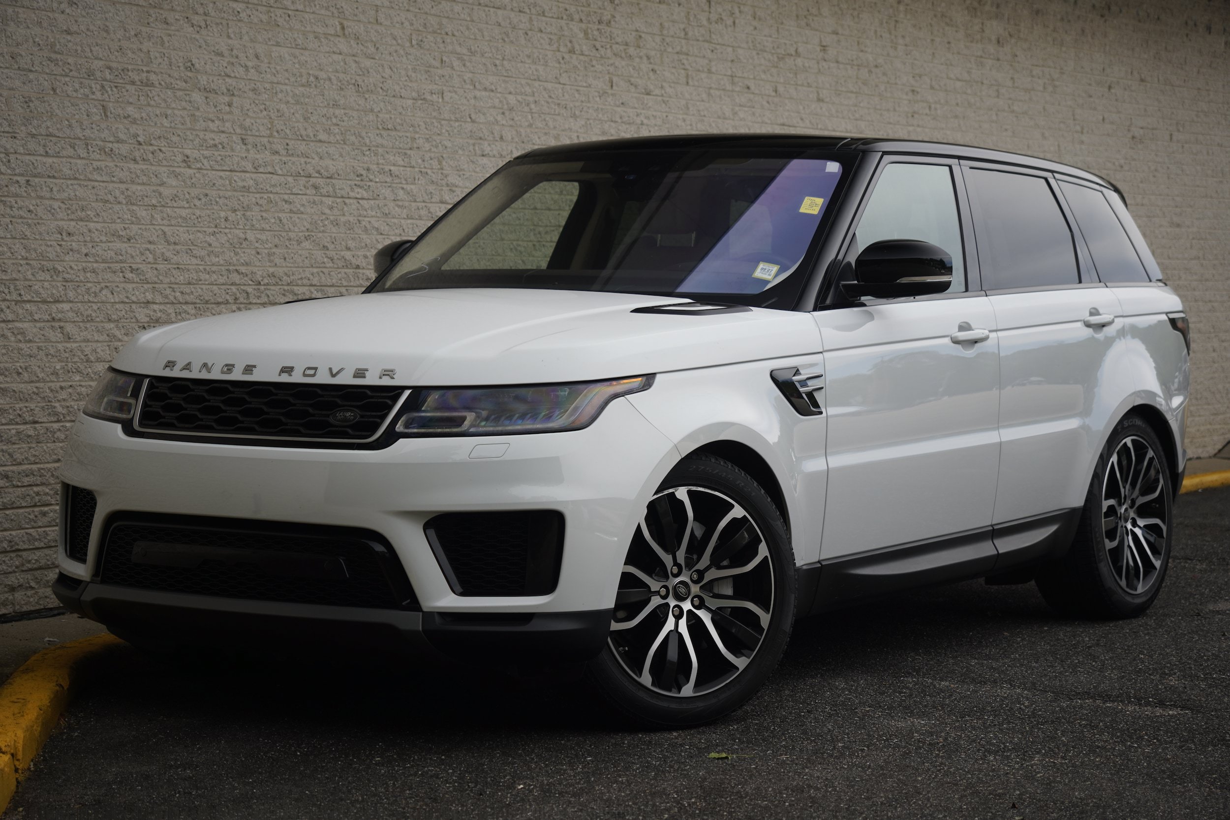 Used 2021 Land Rover Range Rover Sport SE AWD/4WD image 2