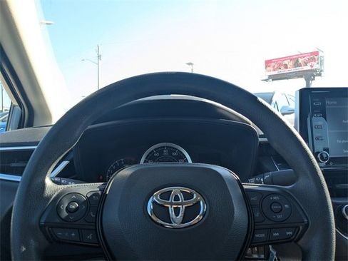Used 2021 Toyota Corolla LE image 21