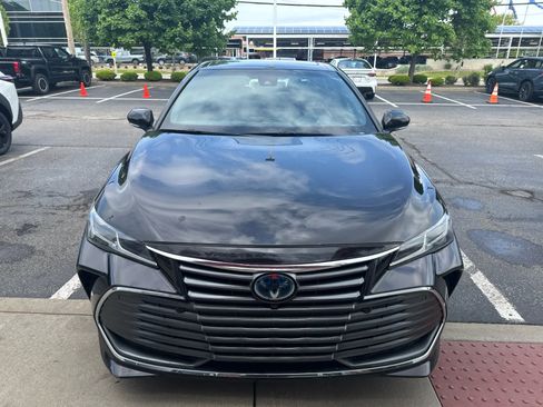 Used 2022 Toyota Avalon Limited w/ Advanced Safety Package FWD image 2