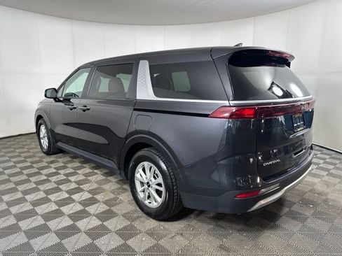 Used 2024 Kia Carnival LX image 5