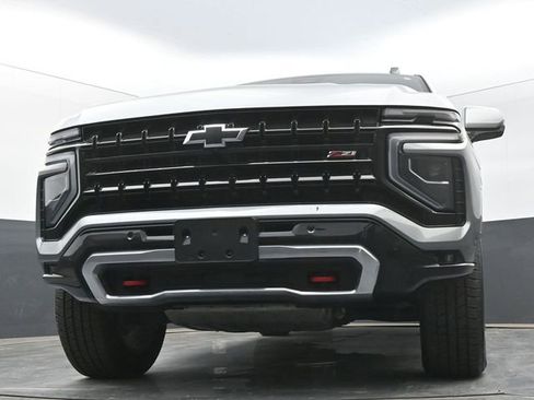 Used 2025 Chevrolet Suburban Z71 image 37