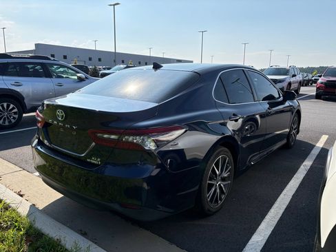Used 2022 Toyota Camry XLE FWD image 6