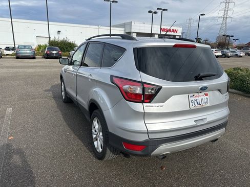 Used 2018 Ford Escape SE image 4