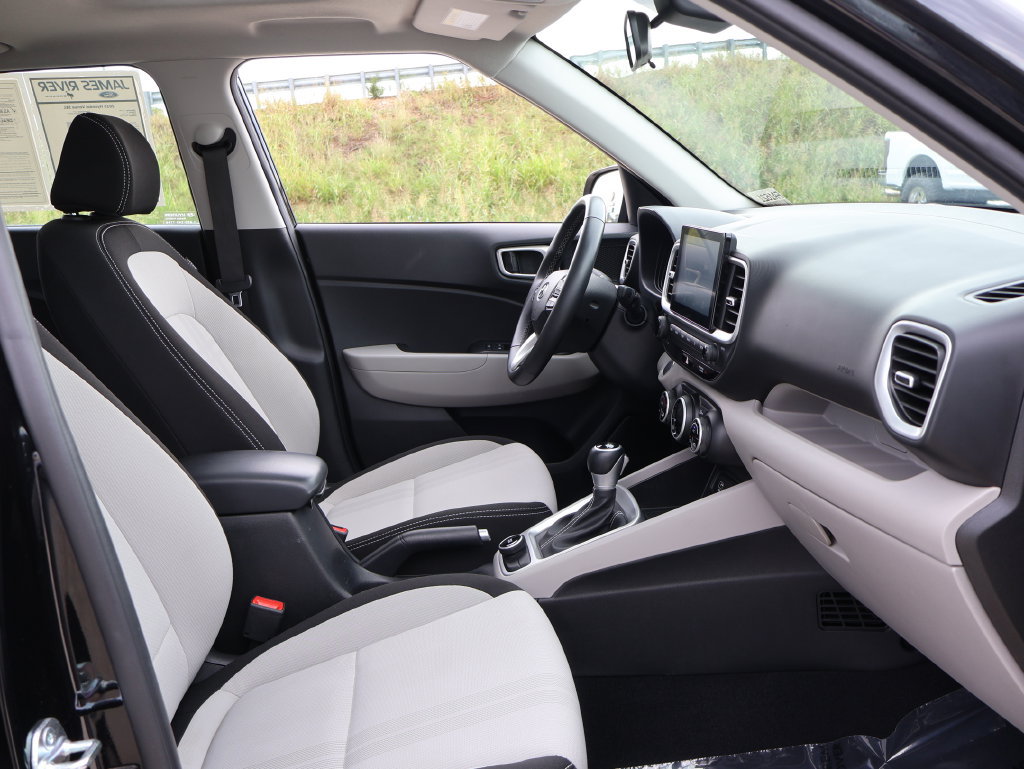 Used 2025 Hyundai Venue SEL FWD image 8