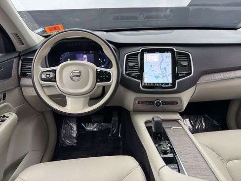Used 2023 Volvo XC90 B6 Plus image 7