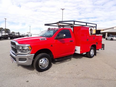 Used 2020 RAM 3500 Tradesman w/ Chrome Appearance Group image 3
