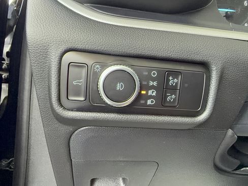 Used 2023 Ford Explorer XLT w/ Equipment Group 202A AWD/4WD image 29
