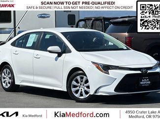Used 2022 Toyota Corolla LE image 1